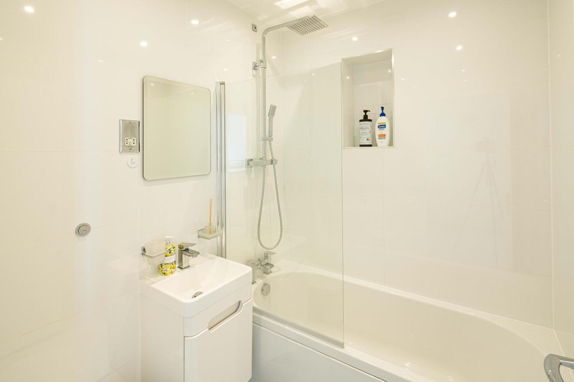Charming Newly Refurb 2-Bed 2-Bath Whole Apartment Near Hyde Park & Kensington, Prime Paddington Location Zone 1 London Exterior photo