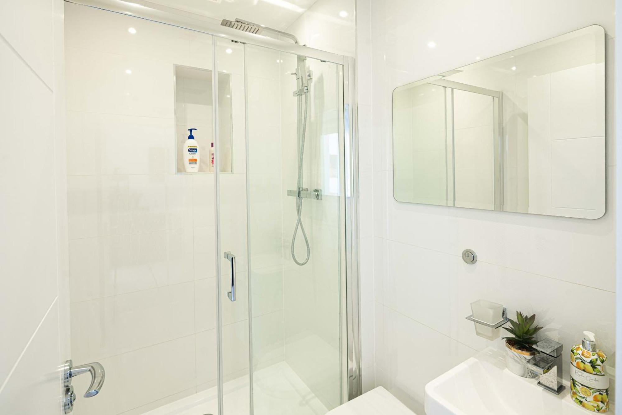 Charming Newly Refurb 2-Bed 2-Bath Whole Apartment Near Hyde Park & Kensington, Prime Paddington Location Zone 1 London Exterior photo