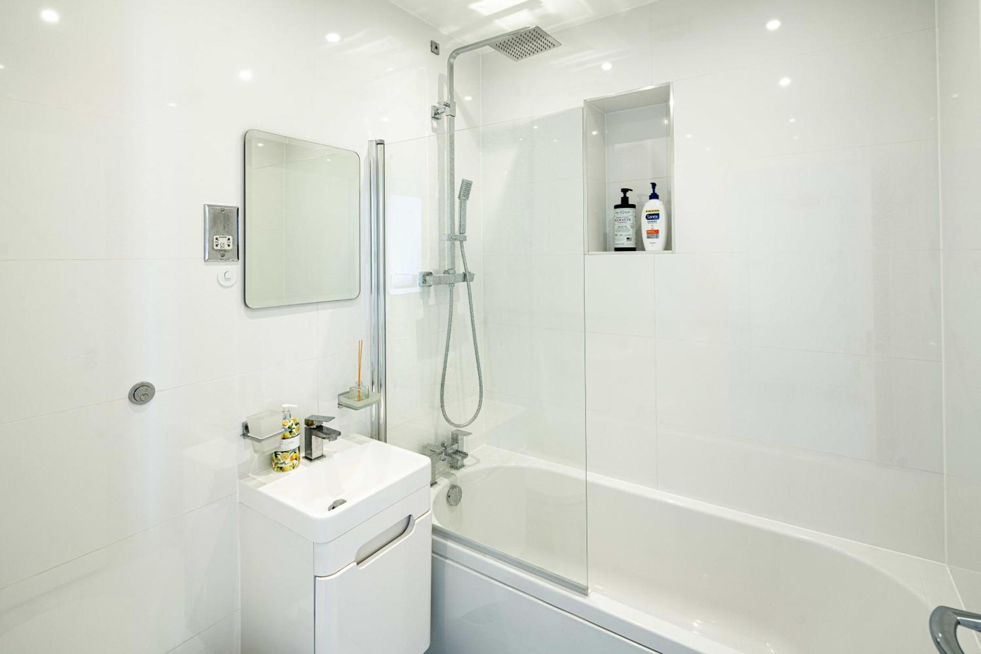 Charming Newly Refurb 2-Bed 2-Bath Whole Apartment Near Hyde Park & Kensington, Prime Paddington Location Zone 1 London Exterior photo